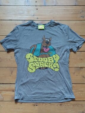 283-Scooby Snacks Gray Graphic Tee
